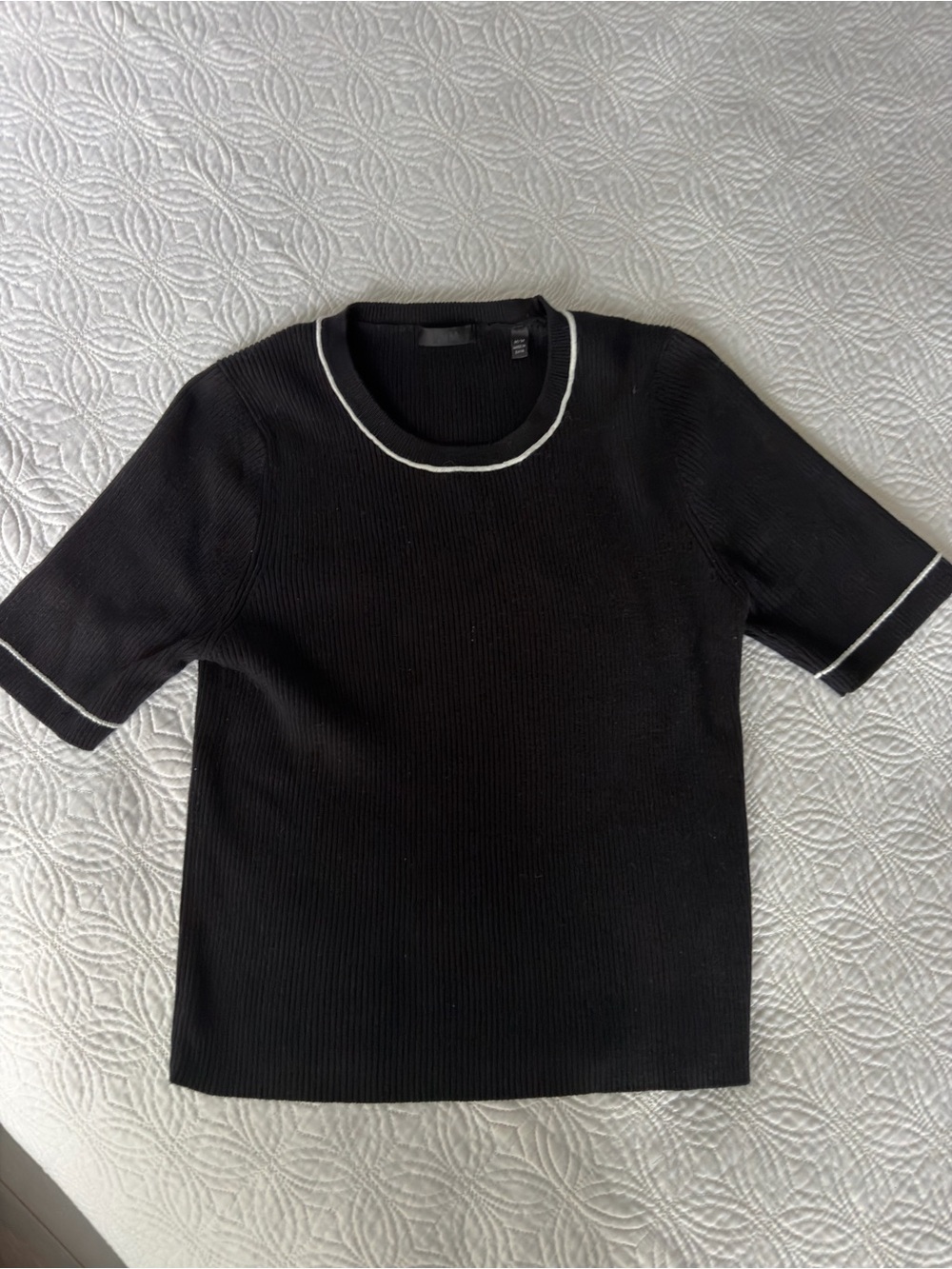 ATM Anthony Thomas Melillo Black Short-Sleeve Knit Sweater with White Trim